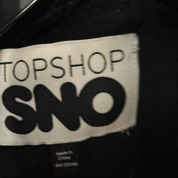 Black and white ski jacket - Picture 7 of 8